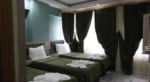 Трёхместный номер Standard Kaya Madrid Hotel