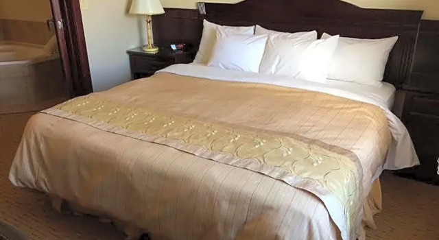 Люкс Deluxe Days Inn by Wyndham Athabasca
