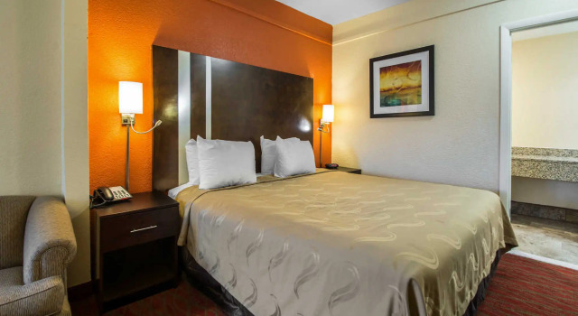 Номер Standard Quality Inn & Suites Jacksonville-Baymeadows