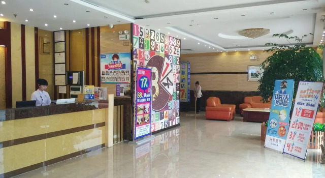 Pai Hotel Tianjin Binguan Metro Station Municipal Government, Rezerwuj Hotel Hotele w Tianjin Province z parkingiem, Parking
