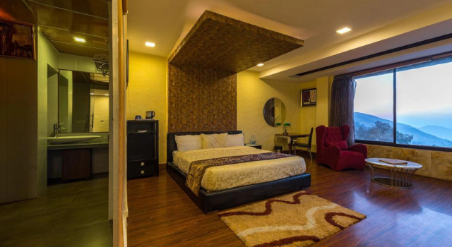 Foxoso Aamari Resort A Luxury Retreat, Rezerwuj Ośrodek wypoczynkowy Hotele w Uttarakhand z basenem, Basen