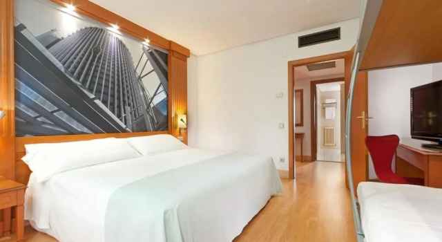 Четырёхместный номер Standard с видом на сад Отель Gran Hotel Los Ángeles
