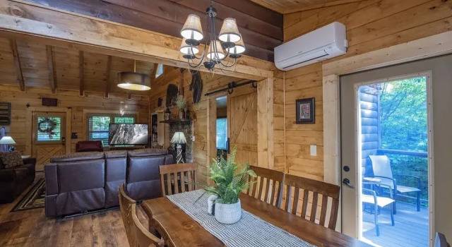 Er258- Sweet Memories Great Location- Close To Town 5 Bedroom Cabin by RedAwning