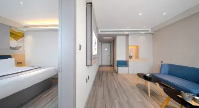 Люкс Homeinn Selected Hotel (Sishui Quanyuan Avenue Ginza Mall)
