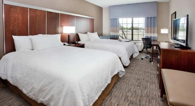 Четырёхместный номер Standard Hampton Inn & Suites Chapel Hill/Carrboro