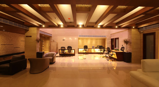 Diana Heights, Boek Hotel Angamali New Delhi