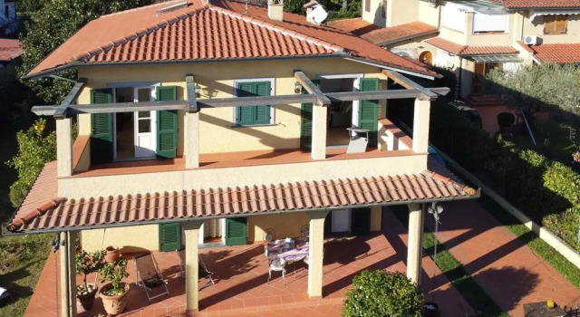 Holiday Home Villa Anna by Interhome, Забронировать Вилла Отели Форте-дей-Марми с парковкой, рядом с Пляж Форте-дей-Марми, Парковка