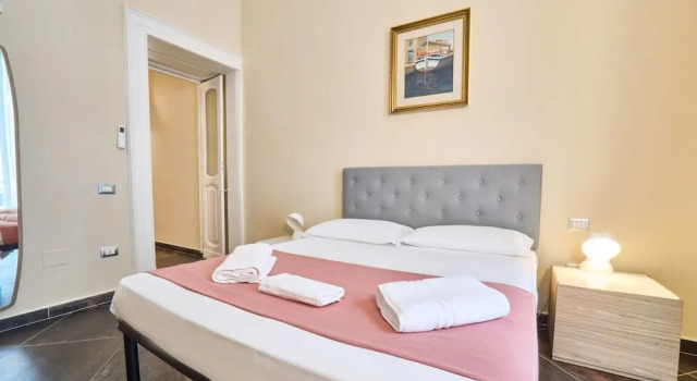 Via Niccol Tommaseo 14, Buchen Sie Ferienwohnung Neapel Kampanien