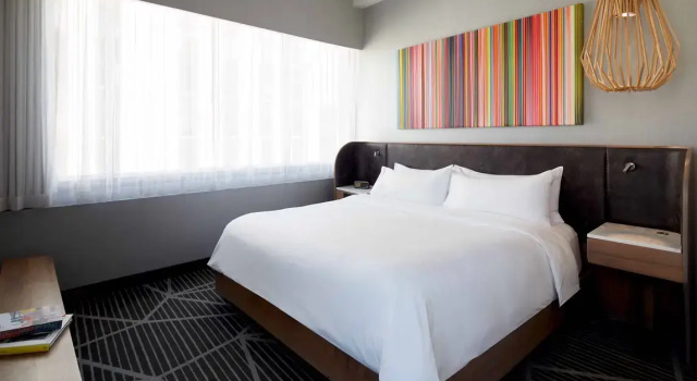 Люкс c 1 комнатой с видом на город Renaissance Montreal Downtown Hotel
