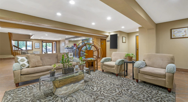 Best Western Maritime Inn, Забронировать Отель Отели Стерджен-Бей с парковкой, рядом с Исторический музей округа Дор, Парковка