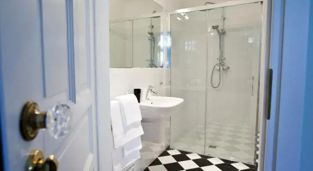 Четырёхместный семейный номер Standard Пентхаус Crystal Suites Chez Helena
