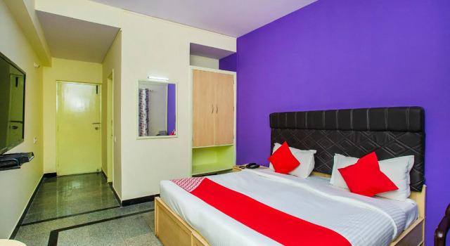 OYO 25036 Suraksha Residency