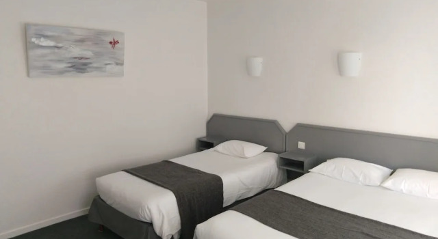 Трёхместный номер Superior Hotel Maison Forge - Ex Hotel ASTORIA- Saint Etienne-Centre des Congrès
