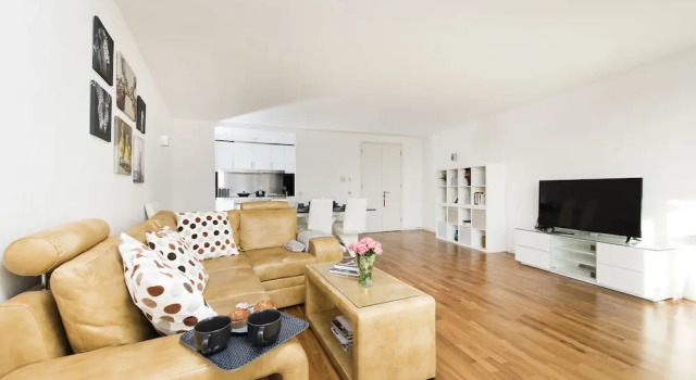 Modern 2BR Flat with Thames River View