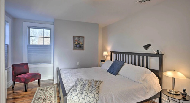 Апартаменты Bright Apartment - 1/2 Mi to Greenport Harbor!
