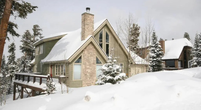 Коттедж Four-Bedroom Pineview Haus