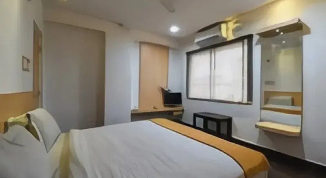 Siri Varshini Inn, Rezerwuj Hotel Hotele w Andhra Pradesh z parkingiem, Parking