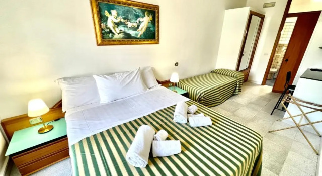 Трёхместный номер Standard с балконом Hotel Minerva