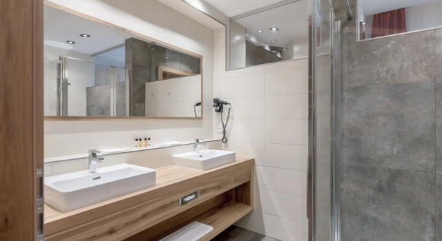 Семейный номер Standard с 2 комнатами с балконом и с видом на горы Hotel Mondin