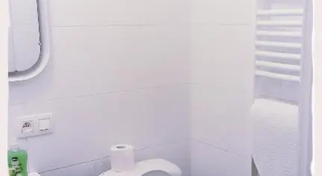 Second floor at home, Забронировать Отель Схарбек Брюссельский столичный регион, рядом с Станция метро Arts-Loi