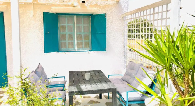 Коттедж c 1 комнатой Unique Cycladic Detached House - Private Garden - Juan