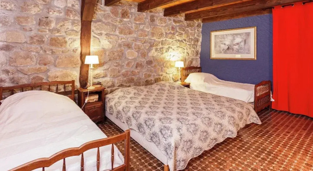 Коттедж Classic с 5 комнатами Charming Farmhouse in Cros-de-georand With Swimming Pool