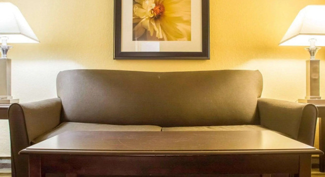 Люкс c 1 комнатой Quality Inn & Suites Syracuse Fairgrounds