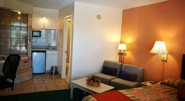 Люкс Deluxe Merida Inn & Suites