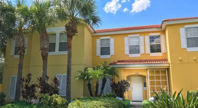 Private Screened Splash Pool Overlooking Tranquil Lake Right Beside Disney World by Florida Dream Homes, Book Feriehus Hoteller i Four Corners med pool, Swimmingpool