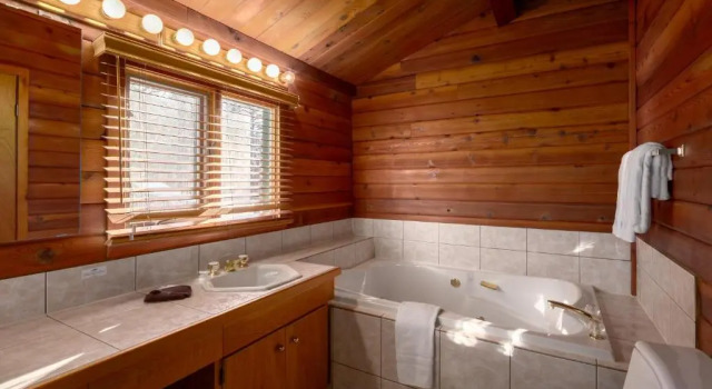 Коттедж Creekside Cabin