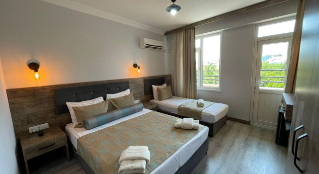 Seven City Hotel