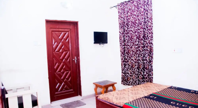 Zenmof Royal Guest House, Book Guesthouse Ikeja 