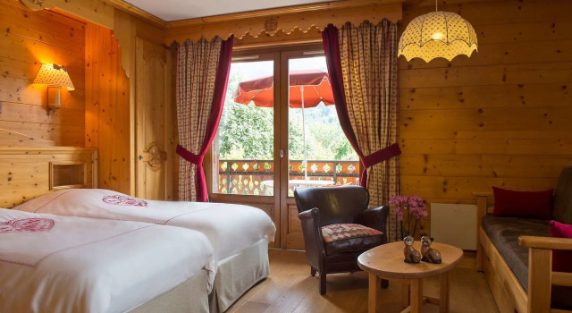 Chalet-Hôtel Neige et Roc, The Originals Relais, Забронировать Шале Виллы Овернь-Рона-Альпы, Вилла