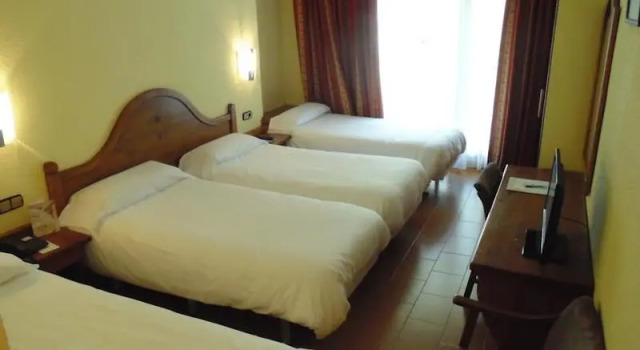 Четырёхместный номер Standard с балконом Hotel Sant Gothard by Nexta