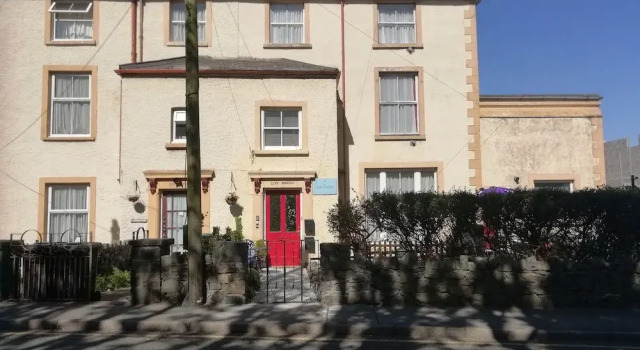 Llys Madoc, The Top Flat