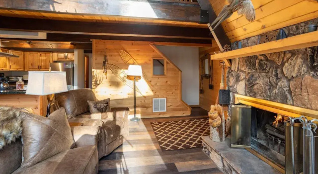 Коттедж Bears Lair by Avantstay Wood-burning Fireplace + Firepit + Expansive Deck 3 Minutes to Bear Mountain + Big Bear Lake