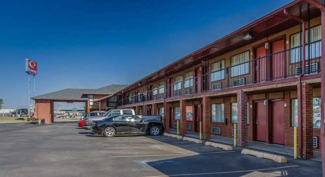 Econo Lodge Purcell, Book Hotel Hoteller i Purcell med pool, Swimmingpool