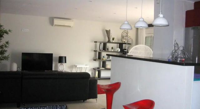 3 bedrooms villa with private pool and enclosed garden at Empuriabrava, Забронировать Вилла Отели Эмпуриабравы с бассейном, Бассейн