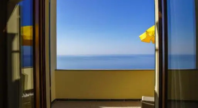 Двухместный номер Standard с балконом и с видом на море Albergo Luna di Marzo