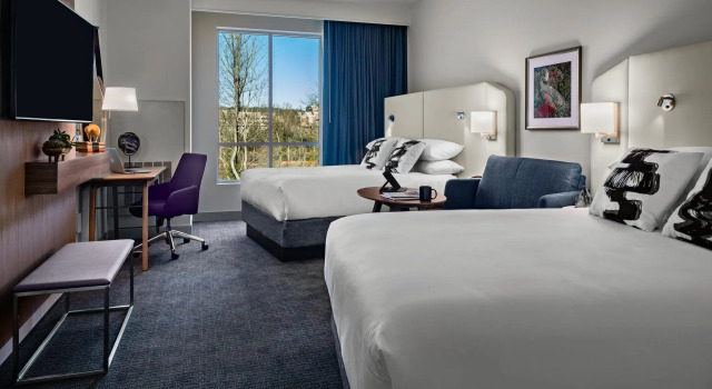Четырёхместный номер Premium с видом на реку Crowne Plaza North Augusta, by IHG