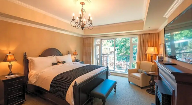 Четырёхместный номер Standard с красивым видом из окна Oak Bay Beach Hotel