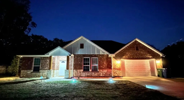 LakeDallasPoolHouse GREAT memories, near LAKE!