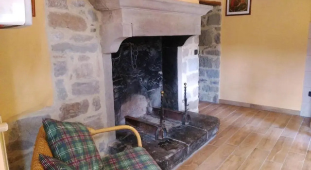 Charming house with shared pool in Caprese Michelangelo, Book Hotel Caprese Michelangelo Tuscany
