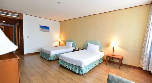 Номер Superior Thumrin Thana Hotel