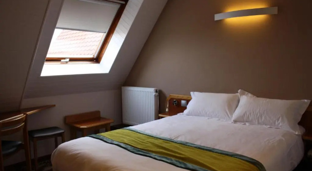 Confort chambre Logis Hotel Restaurant A LEtoile