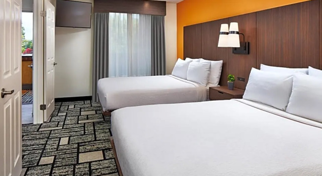 Четырёхместный люкс с 2 комнатами Best Western Plus Meridian Inn & Suites, Anaheim-Orange
