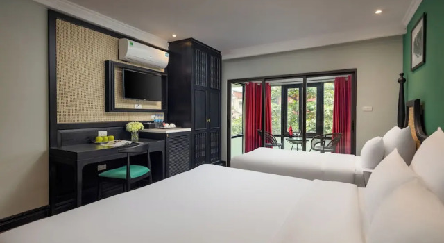 Семейный номер Standard с балконом и с видом на город Hanoi Ancient Paradise Hotel