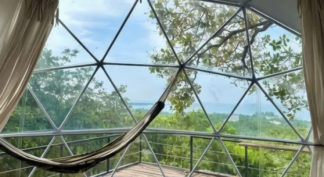 Тент с видом на озеро Tropical eglamping