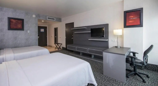 Четырёхместный номер Executive Holiday Inn Express & Suites Queretaro by IHG