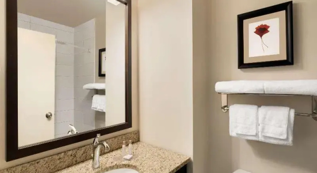 Четырёхместный номер Business Travelodge Hotel by Wyndham Weyburn